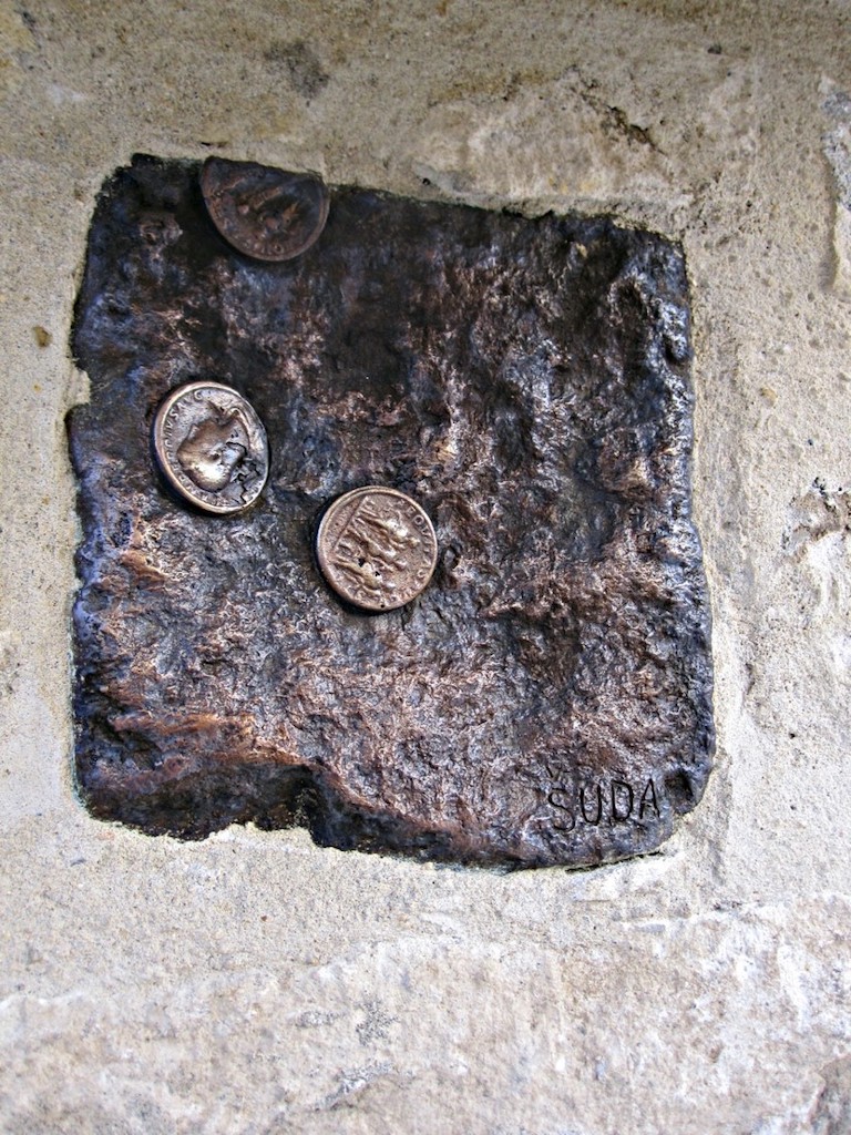 Brána priateľstva, Cyprus, 2010, bronz a kameň detail3
